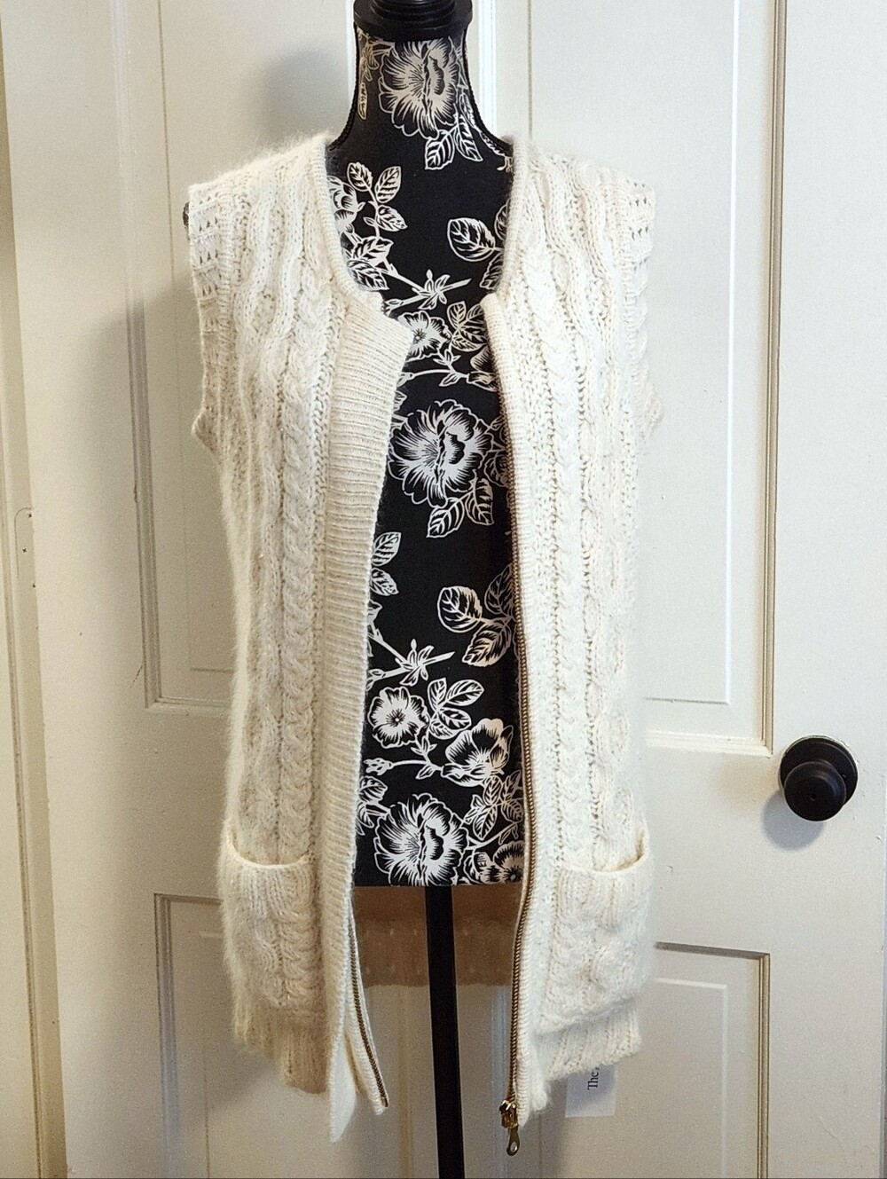 🐇Vintage Milly🐇 - Cream Angora/Wool Blend Zip Front Cable Knit Sweater Vest